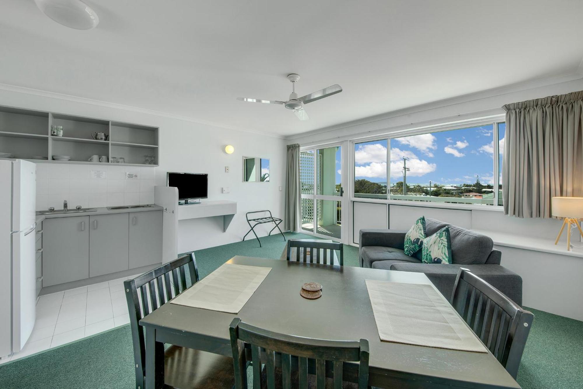 Reef Adventureland Motor Inn Tannum Sands Bagian luar foto