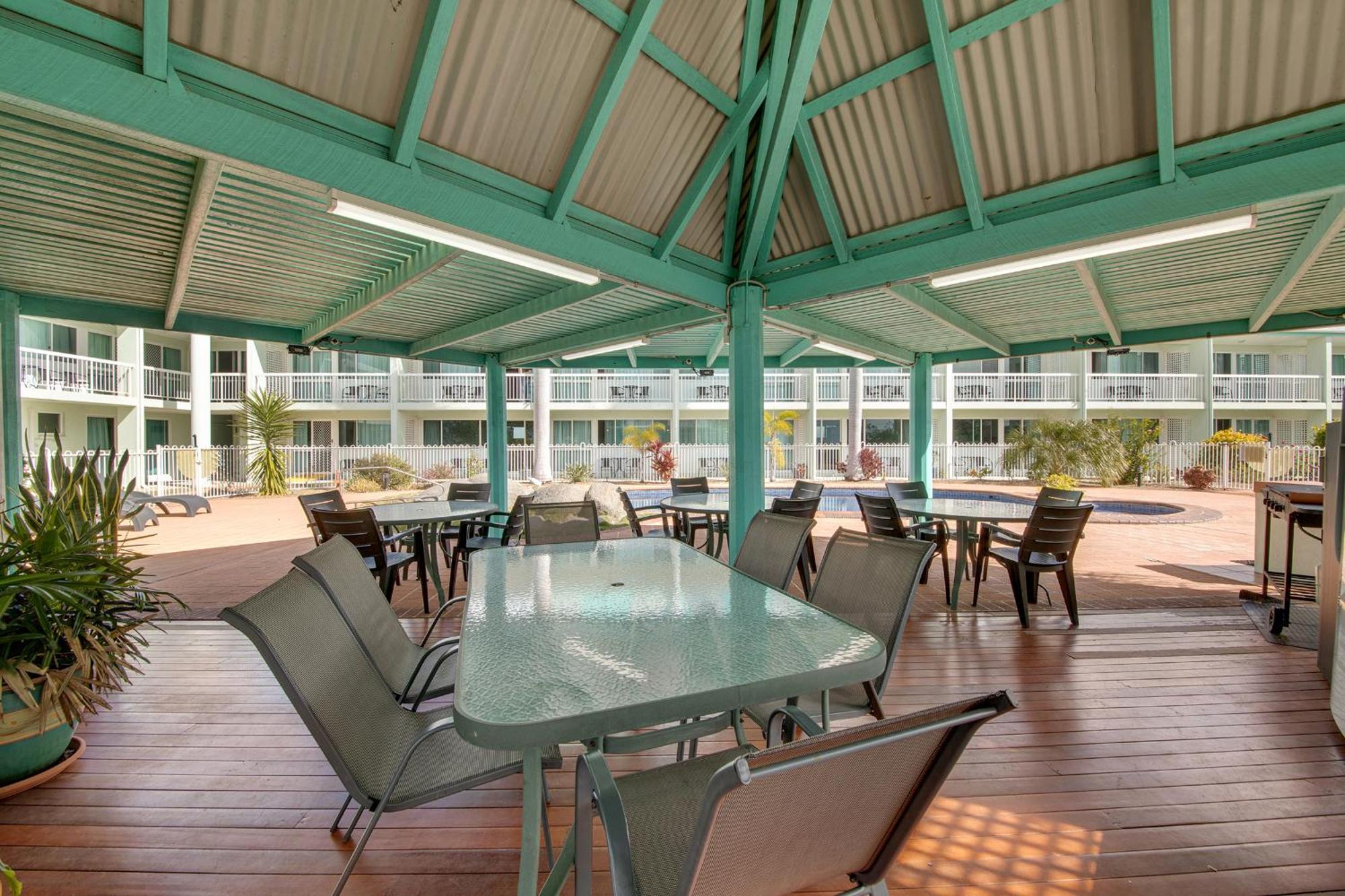 Reef Adventureland Motor Inn Tannum Sands Bagian luar foto