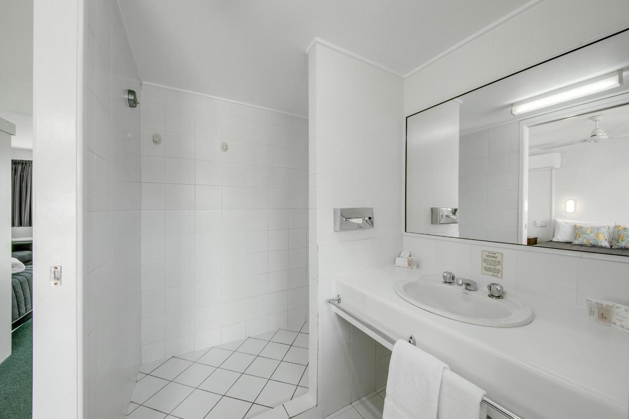 Reef Adventureland Motor Inn Tannum Sands Bagian luar foto