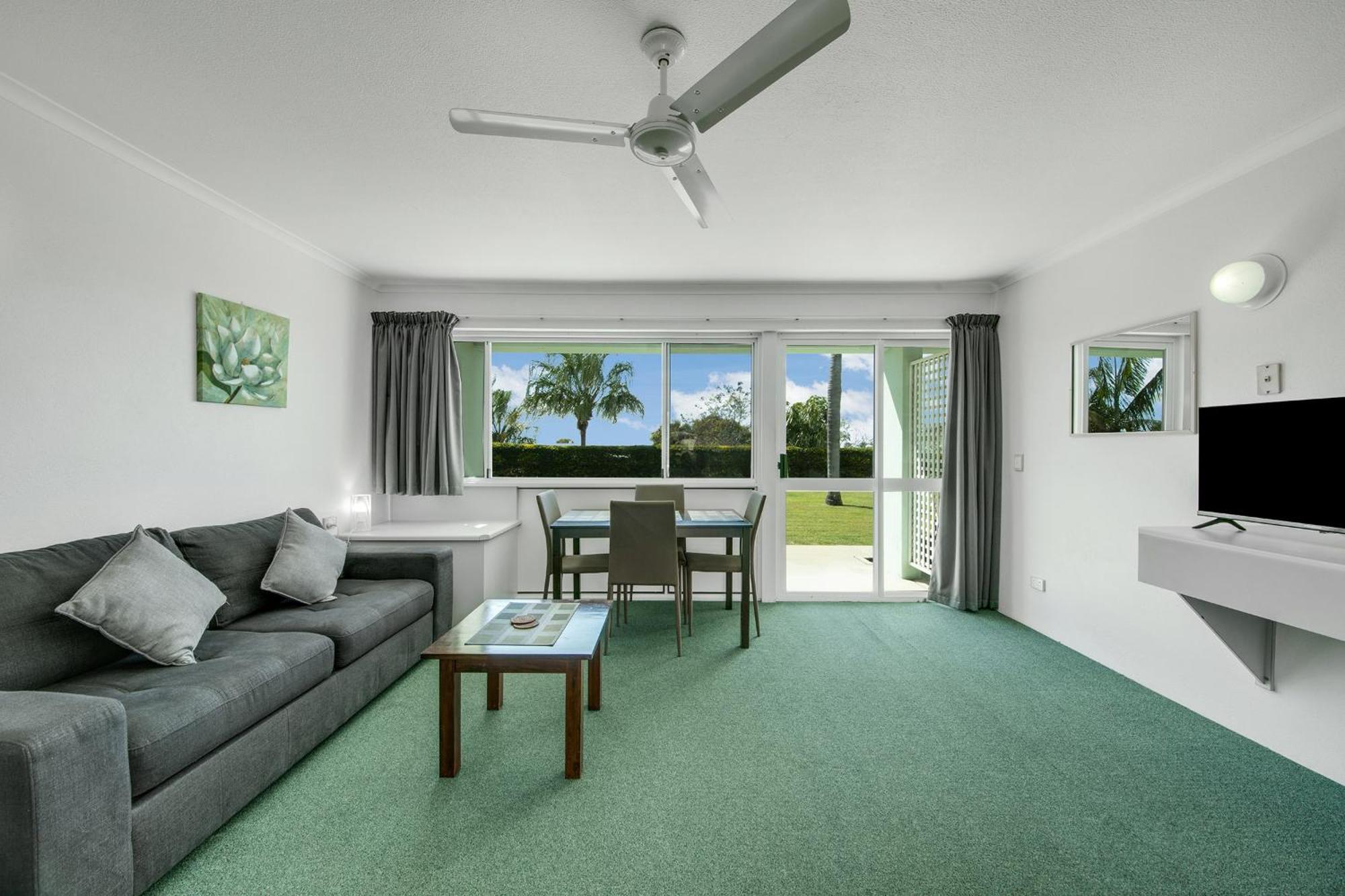 Reef Adventureland Motor Inn Tannum Sands Bagian luar foto
