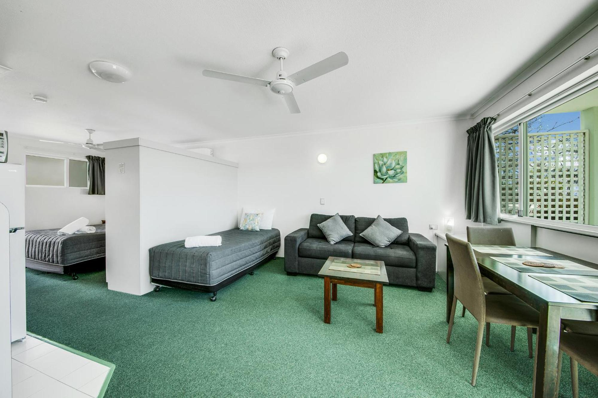 Reef Adventureland Motor Inn Tannum Sands Bagian luar foto