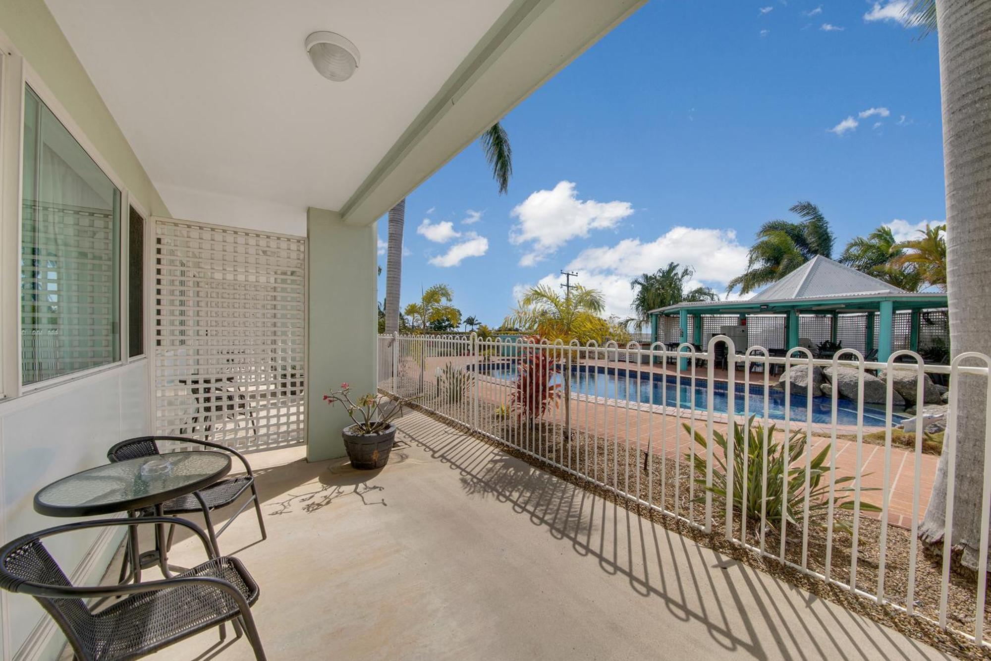 Reef Adventureland Motor Inn Tannum Sands Bagian luar foto