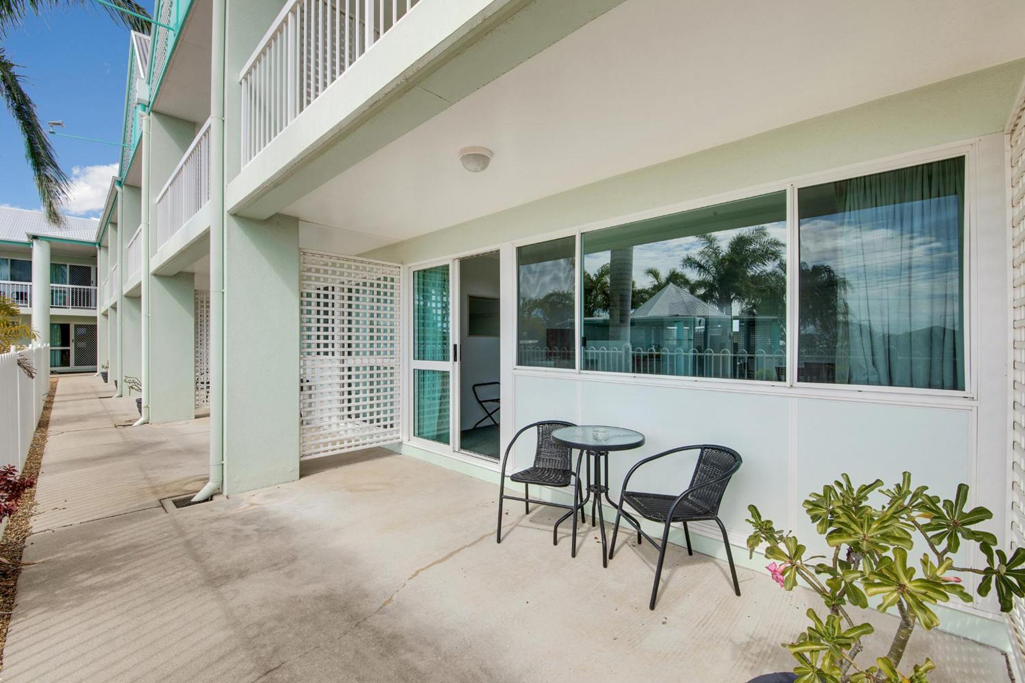 Reef Adventureland Motor Inn Tannum Sands Bagian luar foto