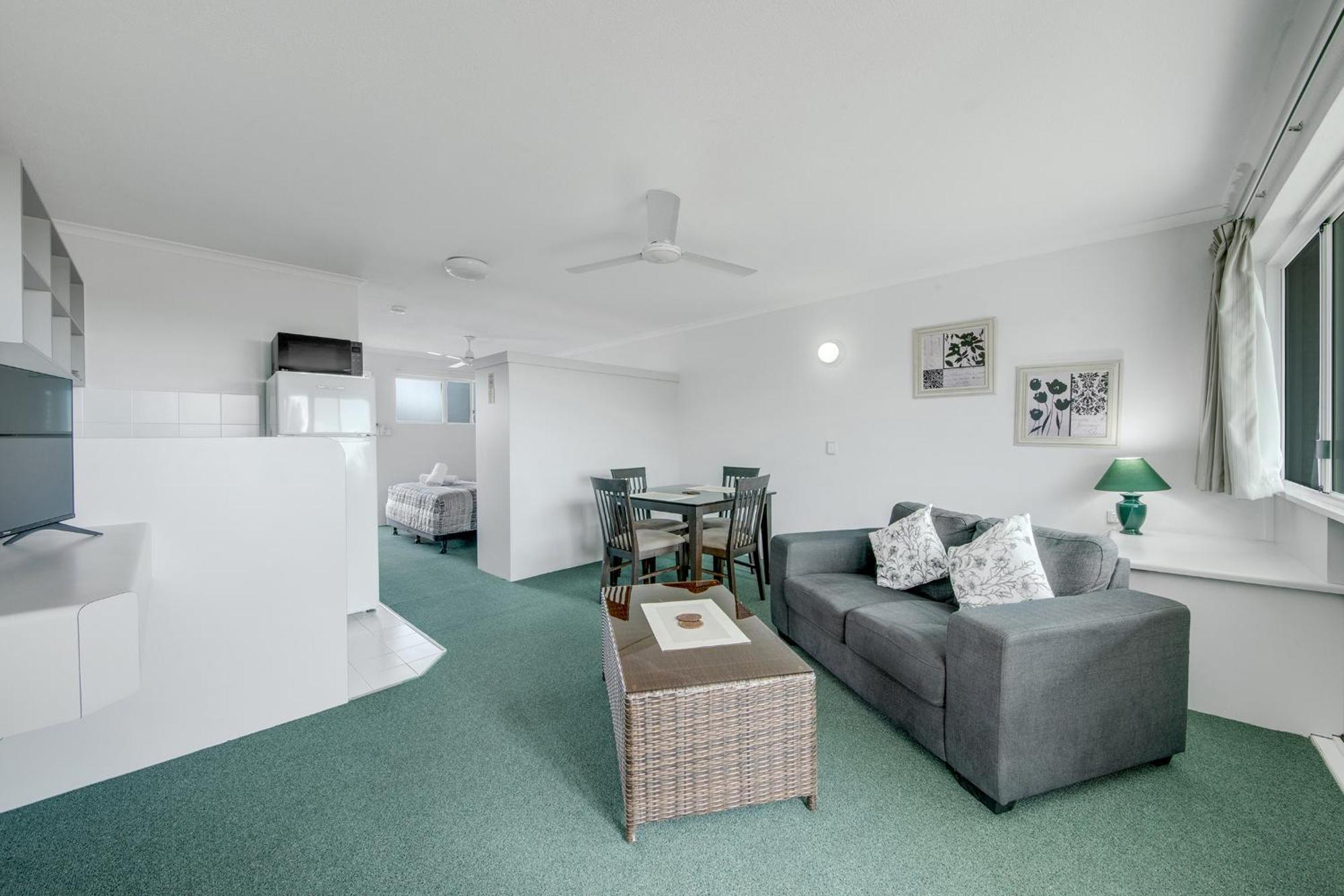Reef Adventureland Motor Inn Tannum Sands Bagian luar foto