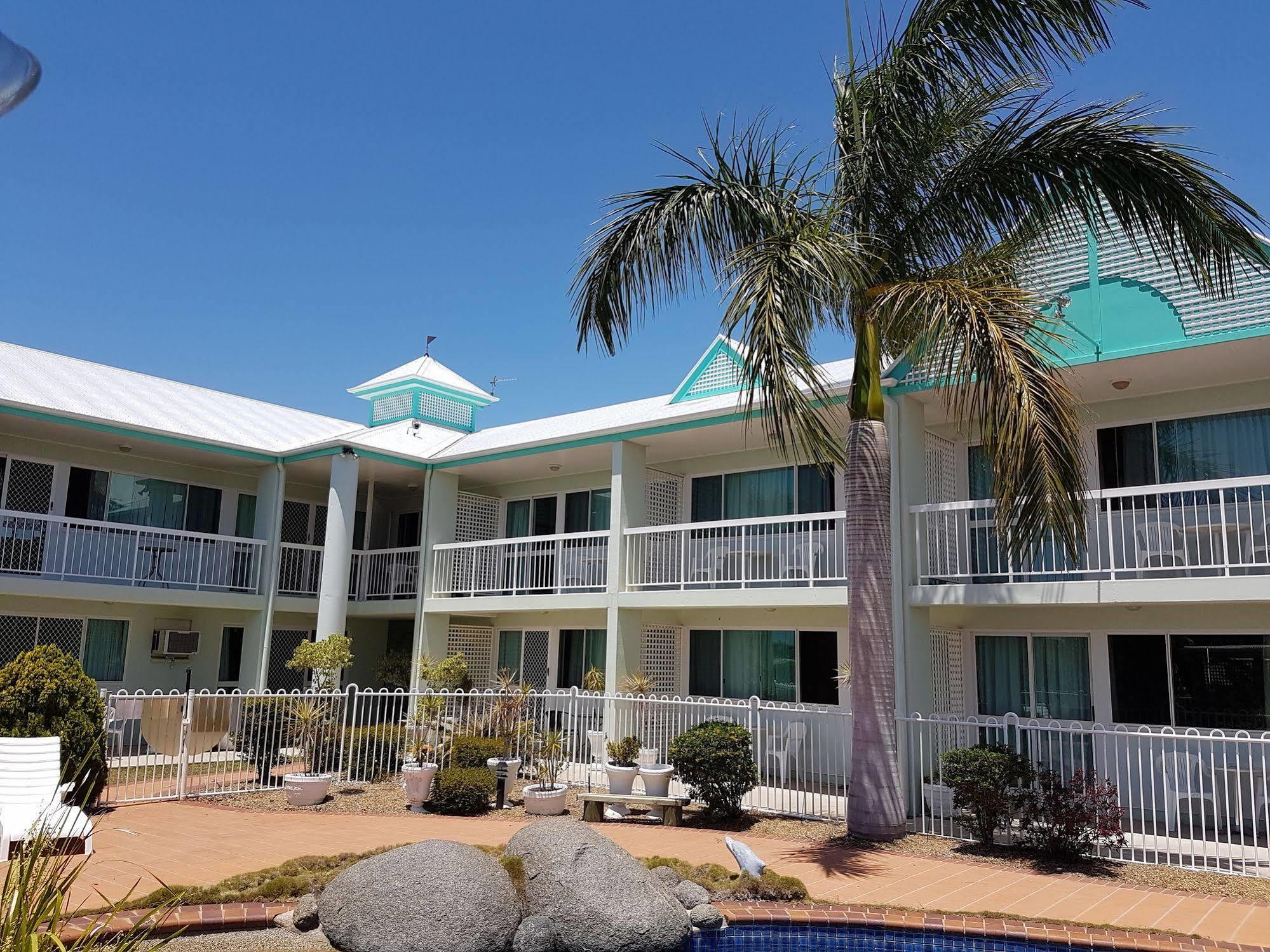 Reef Adventureland Motor Inn Tannum Sands Bagian luar foto