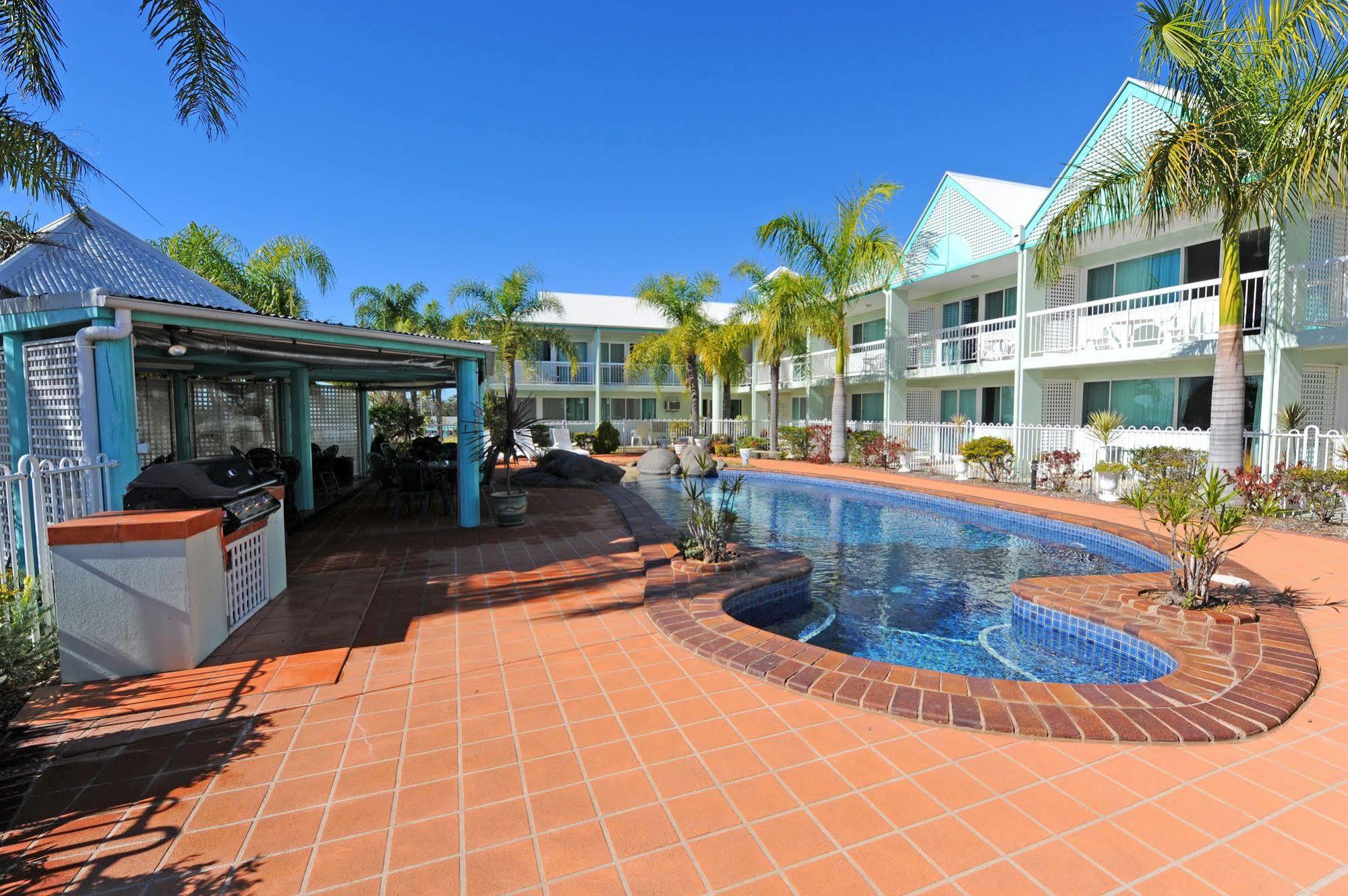 Reef Adventureland Motor Inn Tannum Sands Bagian luar foto
