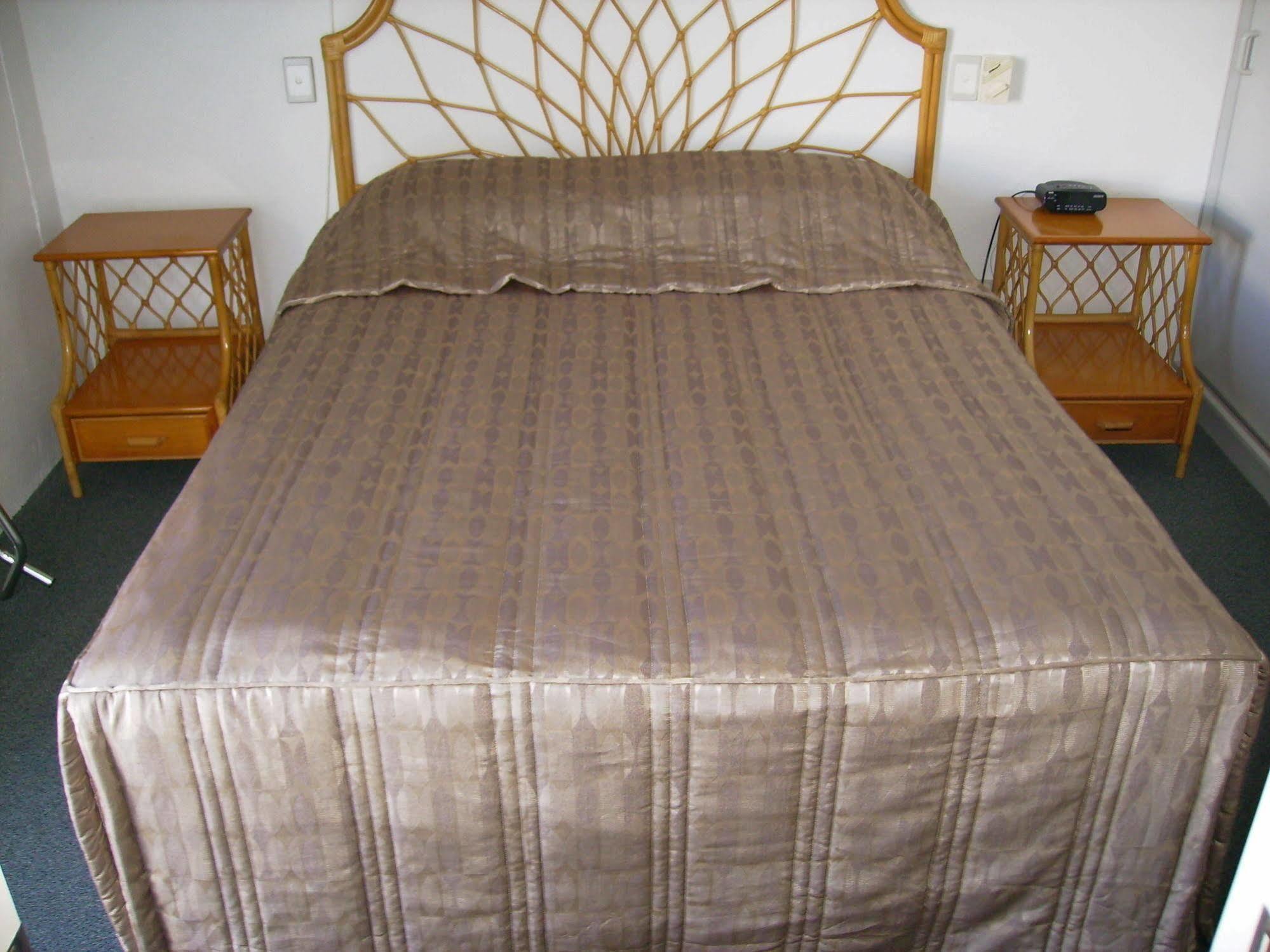 Reef Adventureland Motor Inn Tannum Sands Bagian luar foto